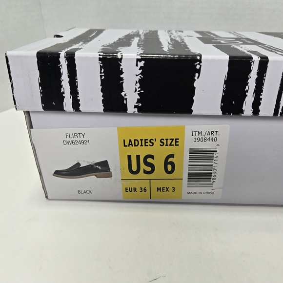 DV by Dolce Vita Flirty Black Loafers Women' Size 6 - Picture 9 of 9